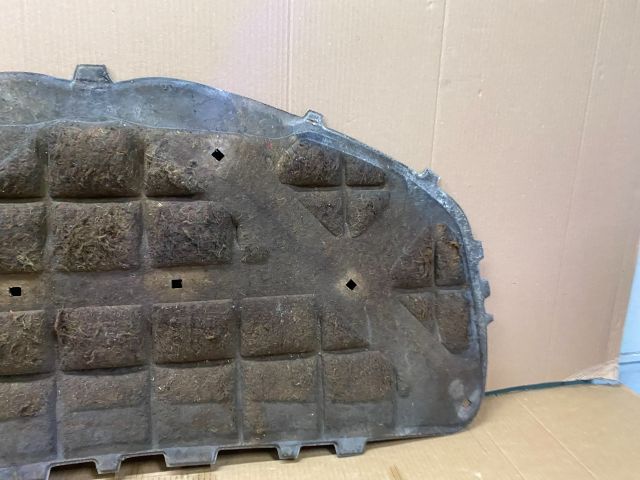 bontott VW GOLF PLUS Motorháztető Szigetelés