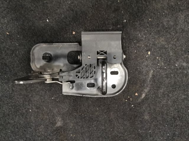 bontott VW GOLF PLUS Motorháztető Zárszerkezet