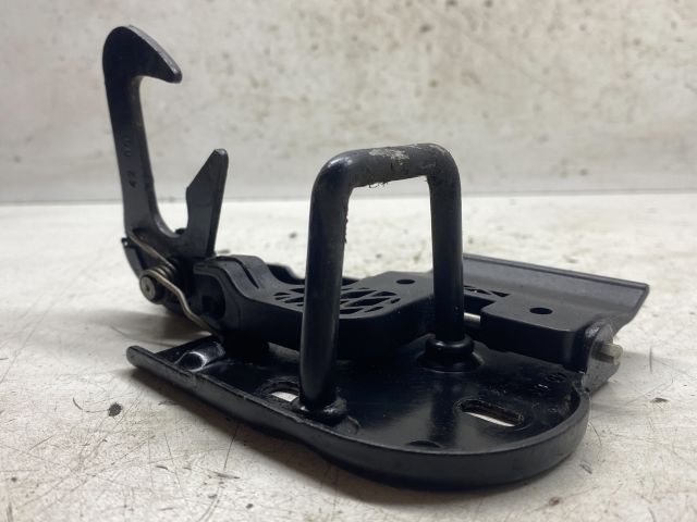 bontott VW GOLF PLUS Motorháztető Zárszerkezet