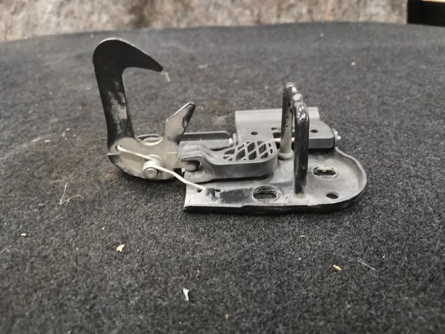 bontott VW GOLF PLUS Motorháztető Zárszerkezet