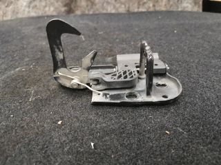 bontott VW GOLF PLUS Motorháztető Zárszerkezet