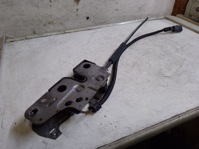 bontott VW GOLF PLUS Motorháztető Zárszerkezet