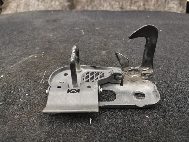 bontott VW GOLF PLUS Motorháztető Zárszerkezet