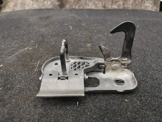 bontott VW GOLF PLUS Motorháztető Zárszerkezet