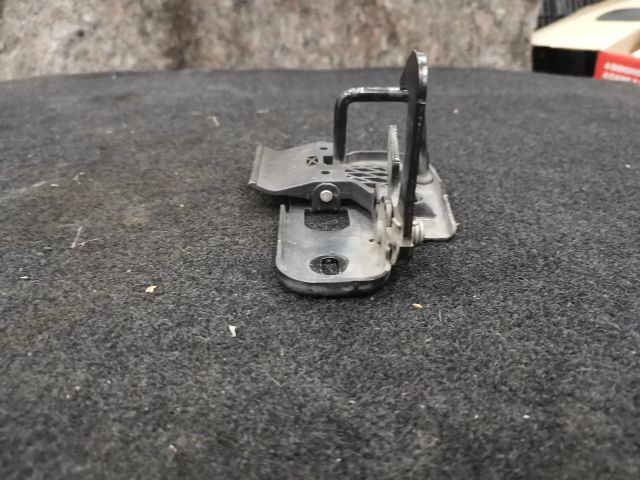 bontott VW GOLF PLUS Motorháztető Zárszerkezet