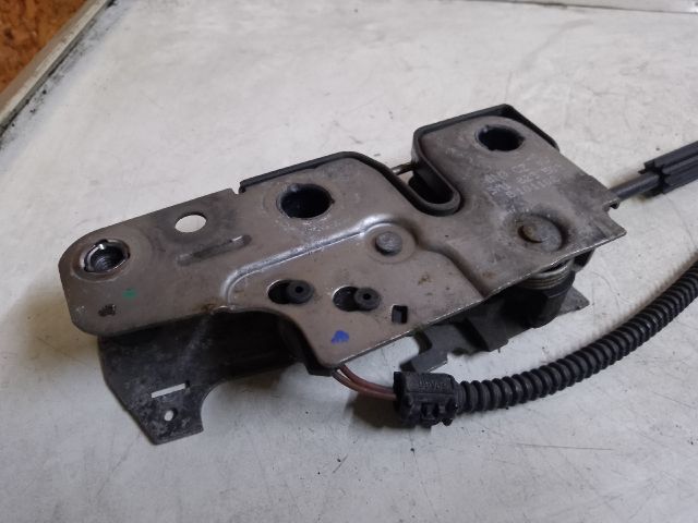 bontott VW GOLF PLUS Motorháztető Zárszerkezet