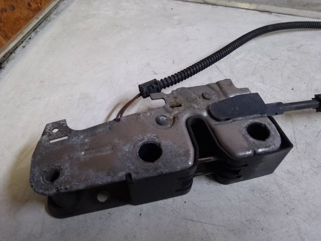 bontott VW GOLF PLUS Motorháztető Zárszerkezet