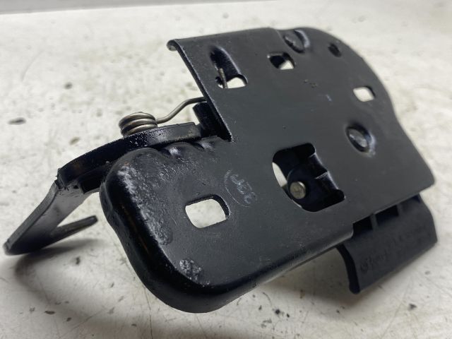 bontott VW GOLF PLUS Motorháztető Zárszerkezet