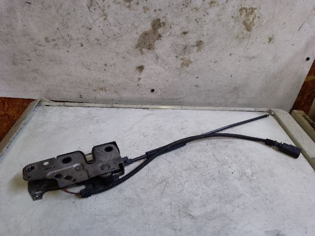 bontott VW GOLF PLUS Motorháztető Zárszerkezet