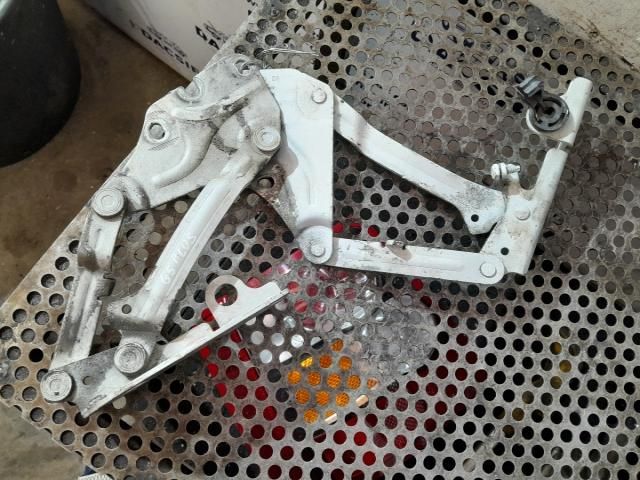 bontott VW GOLF PLUS Motorháztető Zsanér Pár