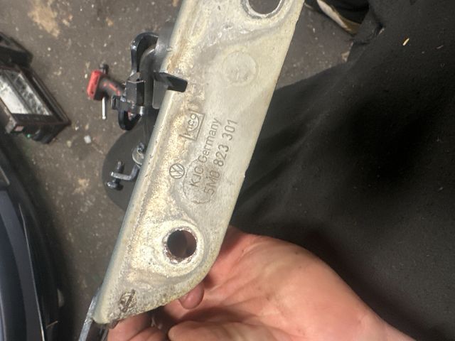 bontott VW GOLF PLUS Motorháztető Zsanér Pár