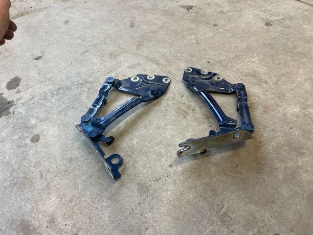 bontott VW GOLF PLUS Motorháztető Zsanér Pár