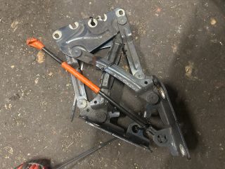 bontott VW GOLF PLUS Motorháztető Zsanér Pár