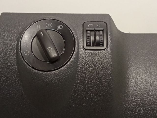 bontott VW GOLF PLUS Műszerfal alatti Műanyag Elem