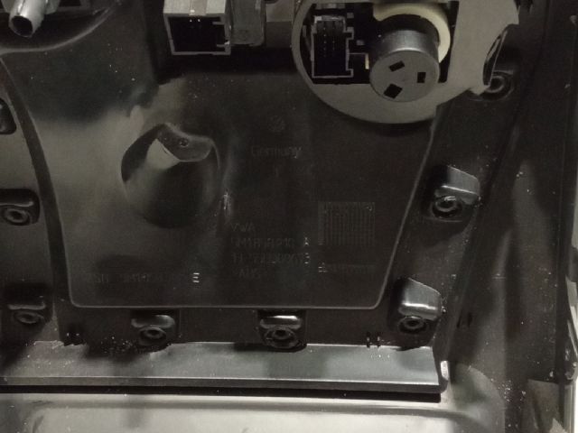 bontott VW GOLF PLUS Műszerfal alatti Műanyag Elem