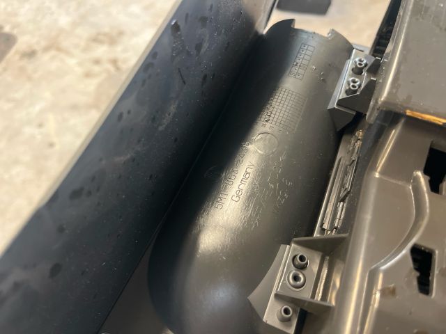 bontott VW GOLF PLUS Pohártartó