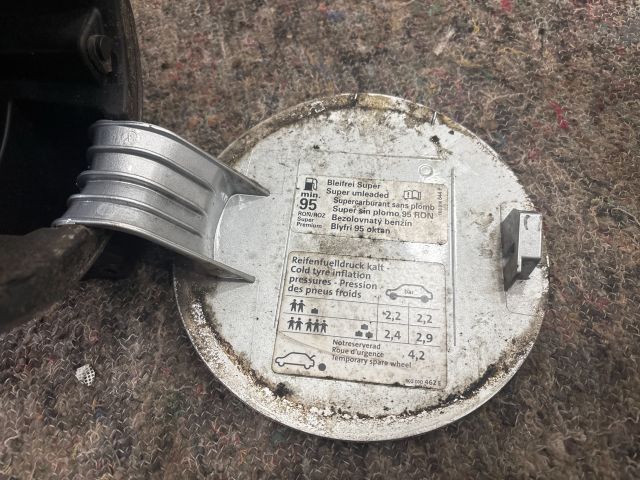 bontott VW GOLF PLUS Tankajtó