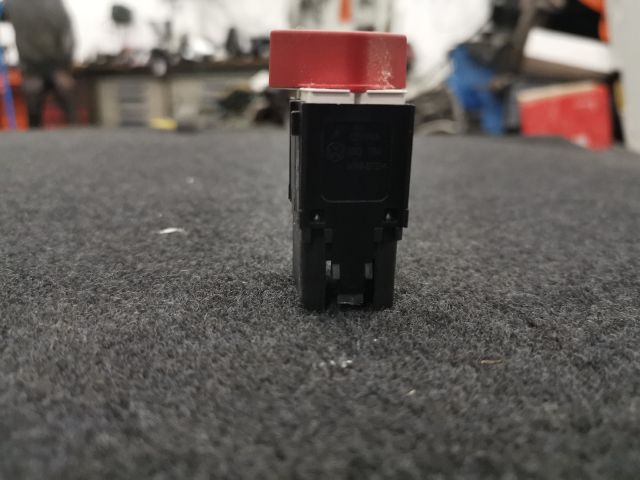 bontott VW GOLF PLUS Vészvillogó Kapcsoló