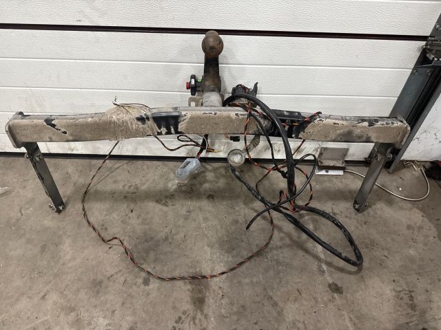 bontott VW GOLF PLUS Vonóhorog