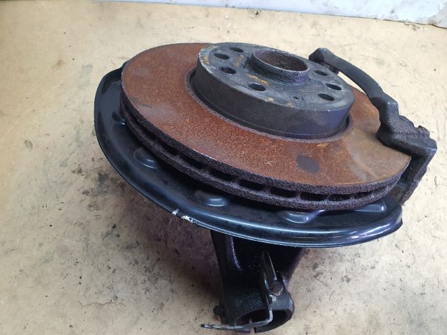 bontott VW GOLF SPORTSVAN Bal első Csonkállvány Kerékaggyal