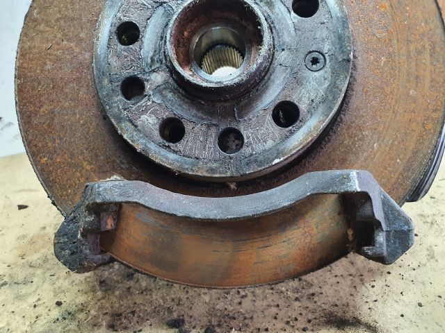 bontott VW GOLF SPORTSVAN Jobb első Csonkállvány Kerékaggyal