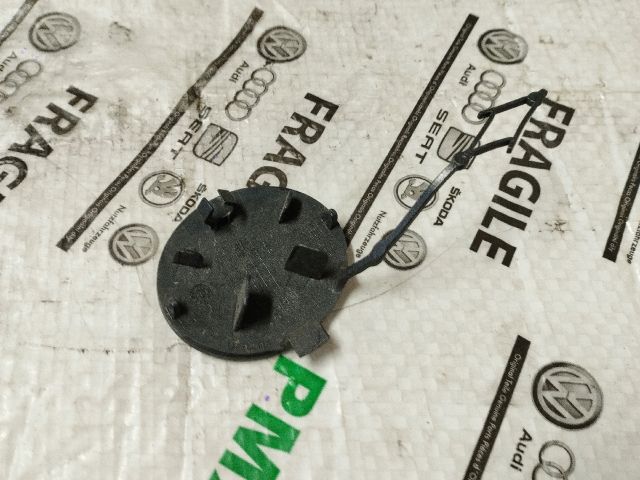 bontott VW GOLF SPORTSVAN Első Vonószem Burkolat