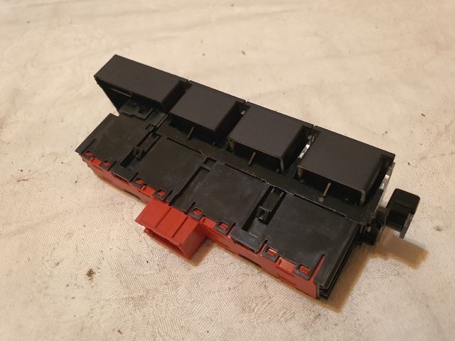 bontott VW GOLF SPORTSVAN Tolatóradar Kapcsoló