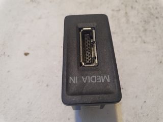 bontott VW GOLF SPORTSVAN USB Aljzat