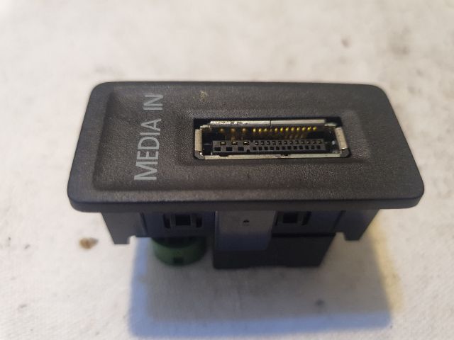 bontott VW GOLF SPORTSVAN USB Aljzat