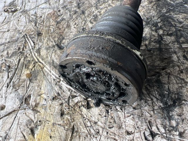 bontott VW GOLF V Bal Féltengely