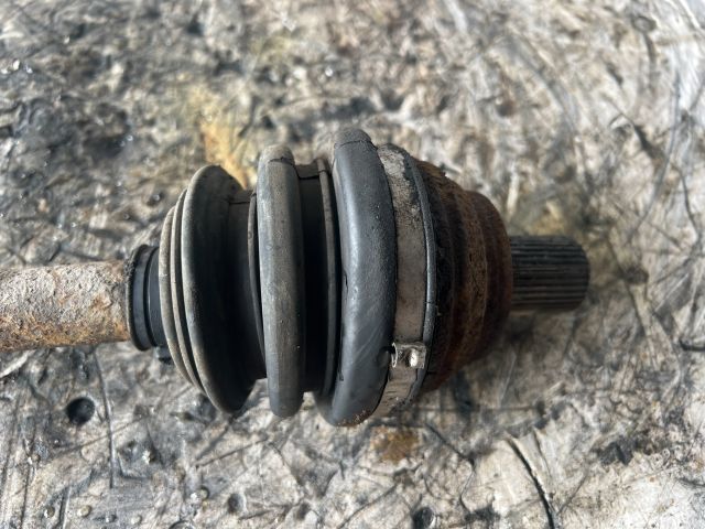 bontott VW GOLF V Bal Féltengely