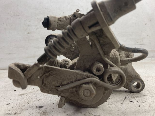 bontott VW GOLF V Bal hátsó Féknyereg Munkahengerrel