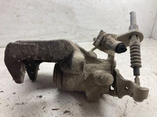 bontott VW GOLF V Bal hátsó Féknyereg Munkahengerrel