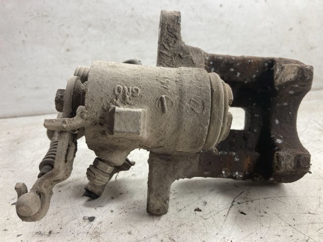 bontott VW GOLF V Bal hátsó Féknyereg Munkahengerrel