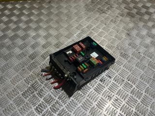 bontott VW GOLF V Biztosítéktábla Motortér