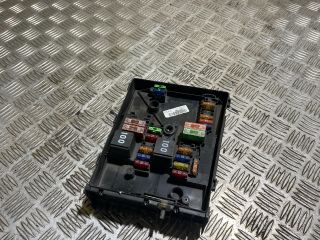 bontott VW GOLF V Biztosítéktábla Motortér