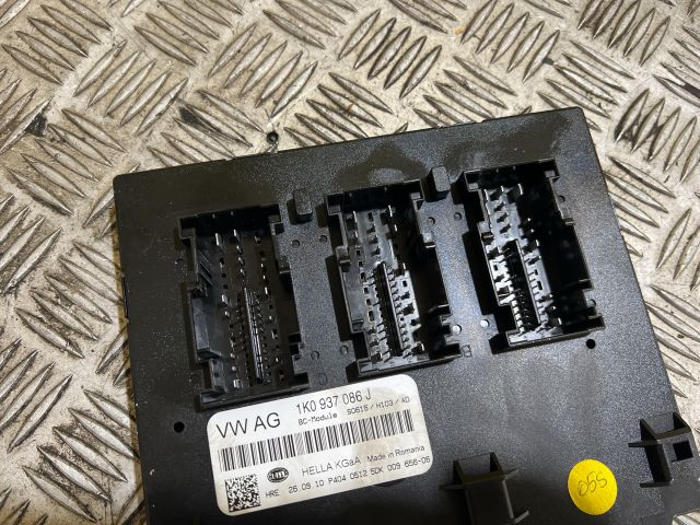 bontott VW GOLF V Biztosítéktábla Motortér