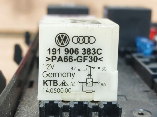 bontott VW GOLF V Biztosítéktábla Motortér