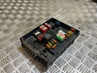 bontott VW GOLF V Biztosítéktábla Motortér