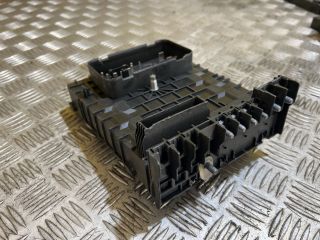 bontott VW GOLF V Biztosítéktábla Motortér