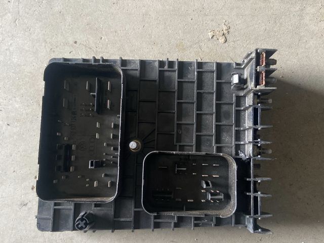 bontott VW GOLF V Biztosítéktábla Motortér