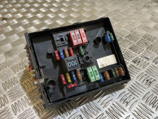 bontott VW GOLF V Biztosítéktábla Motortér