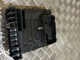 bontott VW GOLF V Biztosítéktábla Motortér