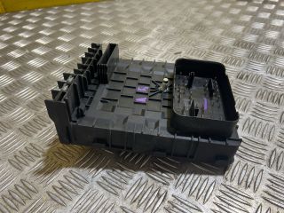 bontott VW GOLF V Biztosítéktábla Motortér