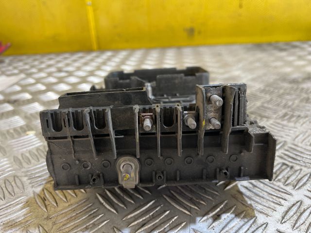 bontott VW GOLF V Biztosítéktábla Motortér