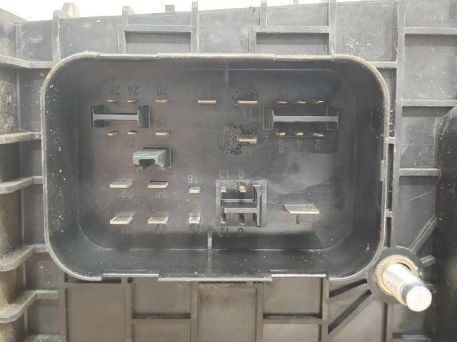 bontott VW GOLF V Biztosítéktábla Motortér