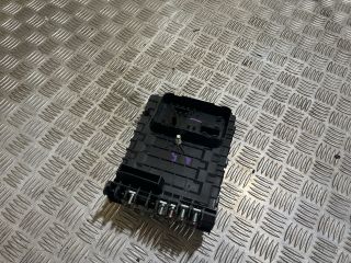 bontott VW GOLF V Biztosítéktábla Motortér