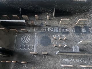 bontott VW GOLF V Biztosítéktábla Motortér