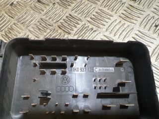 bontott VW GOLF V Biztosítéktábla Motortér