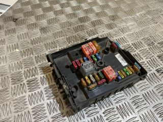 bontott VW GOLF V Biztosítéktábla Motortér